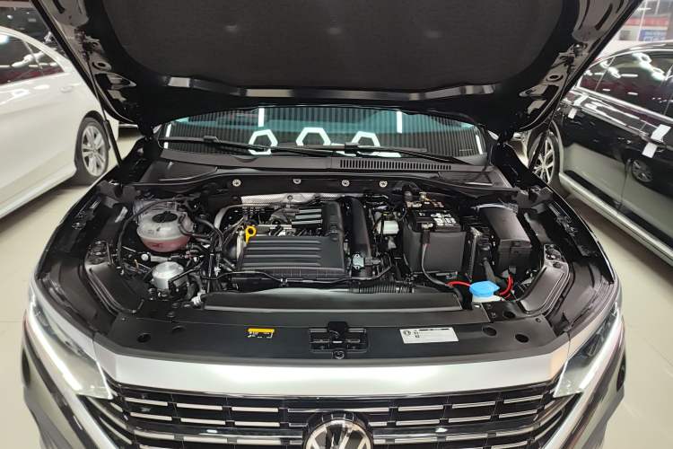 Used Volkswagen Passat 2024 280TSI Business Edition Engine Bay