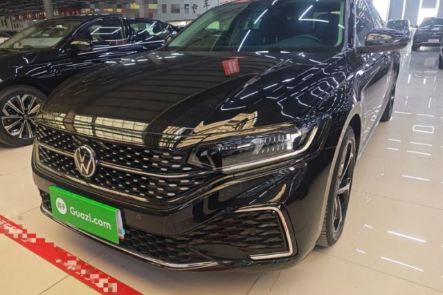 Ojetý Volkswagen Passat 2024 330TSI Starry Elite Edition