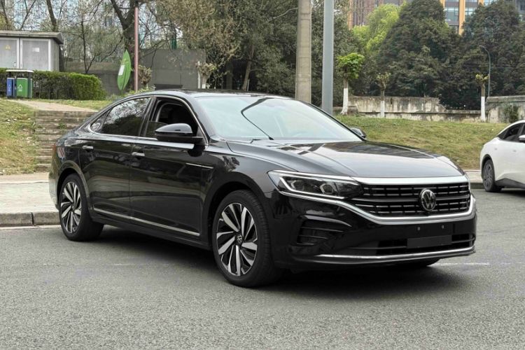 Used Volkswagen Passat 2024 380TSI Luxury Edition Exterior 3
