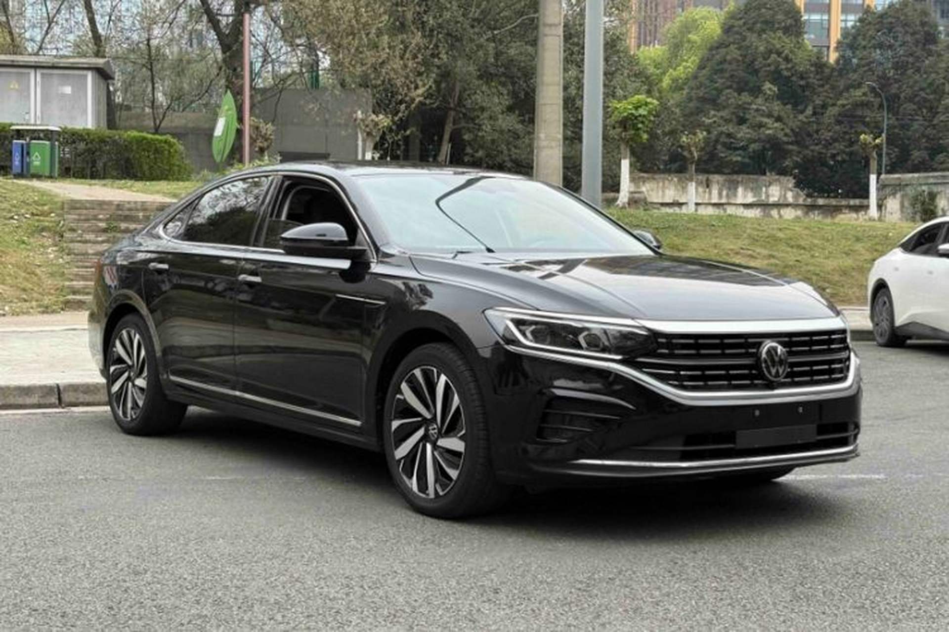 Used Volkswagen Passat 2024 380TSI Luxury Edition Exterior 3
