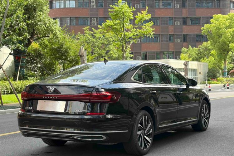 Used Volkswagen Passat 2024 380TSI Luxury Edition Exterior 3
