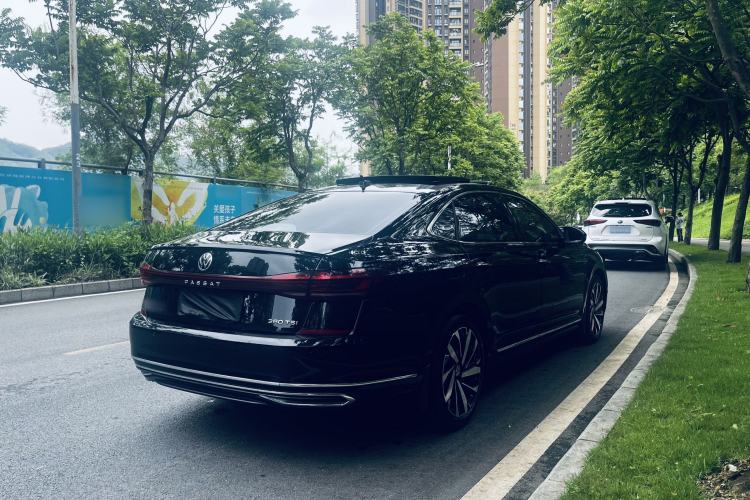 Used Volkswagen Passat 2024 380TSI Luxury Edition Exterior 3
