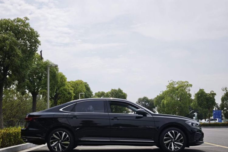 Used Volkswagen Passat 2024 380TSI Dragon Edition Exterior 3