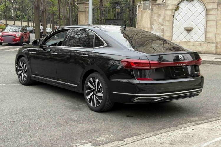 Used Volkswagen Passat 2024 380TSI Luxury Edition Exterior 4