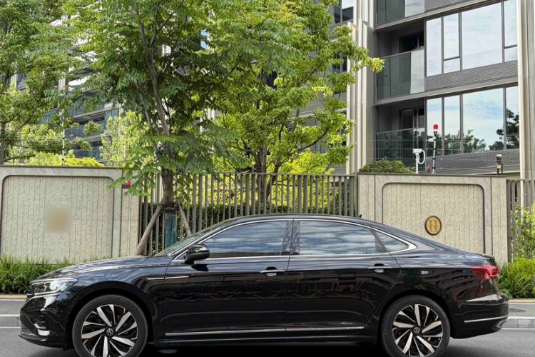 Used Volkswagen Passat 2024 380TSI Luxury Edition Exterior 4