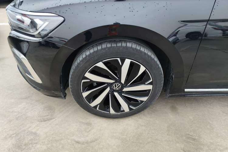 Used Volkswagen Passat 2024 380TSI Elite Edition Exterior 4
