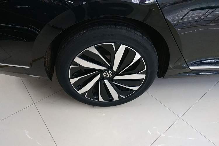 Used Volkswagen Passat 2024 380TSI Dragon Edition Exterior 5
