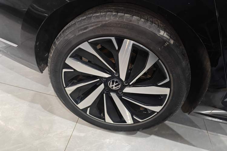 Used Volkswagen Passat 2024 330TSI Elite Edition Exterior 5