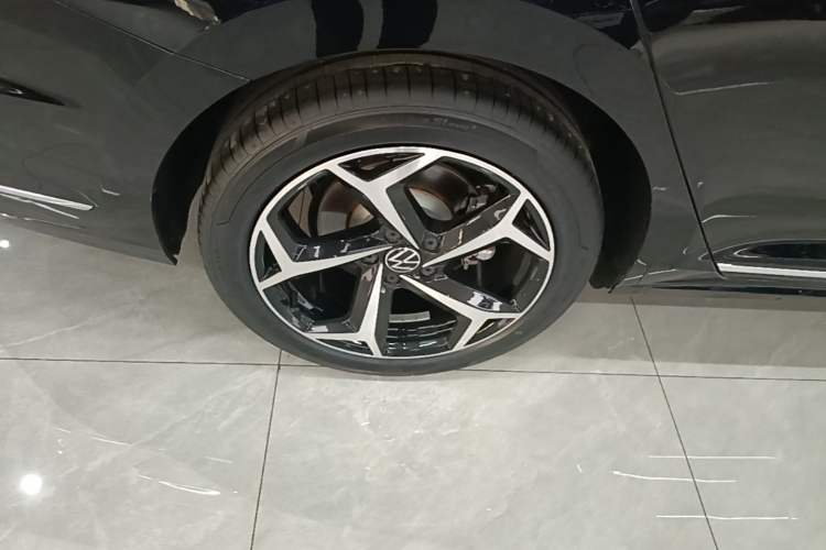 Used Volkswagen Passat 2024 330TSI Starry Elite Edition Exterior 5