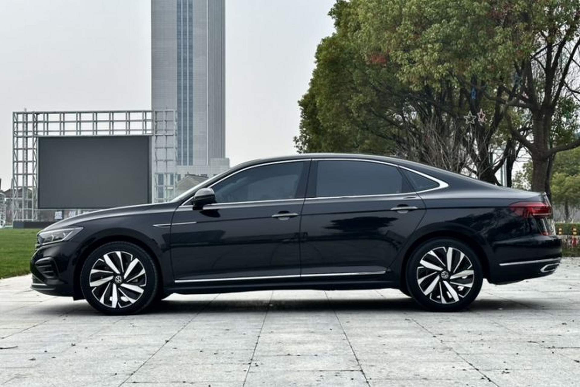 Used Volkswagen Passat 2024 380TSI Luxury Edition Exterior 6