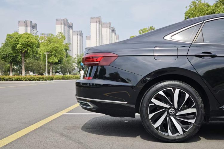 Used Volkswagen Passat 2024 380TSI Dragon Edition Exterior 6