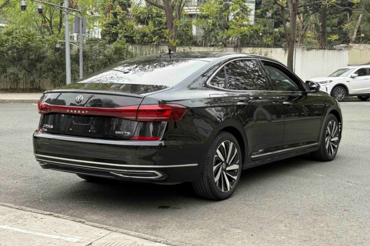 Used Volkswagen Passat 2024 380TSI Luxury Edition Exterior 8