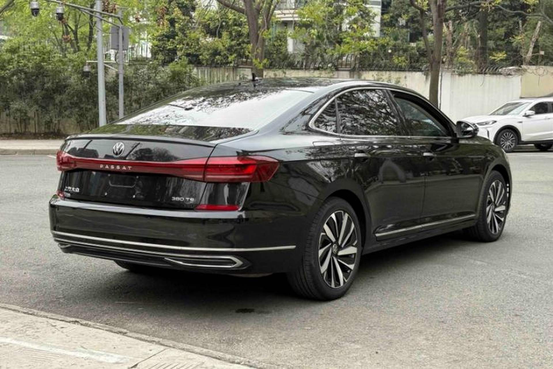 Used Volkswagen Passat 2024 380TSI Luxury Edition Exterior 8