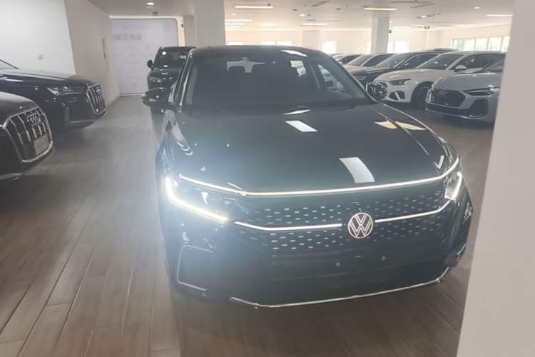 Used Volkswagen Passat 2024 380TSI Starry Dragon Edition Front