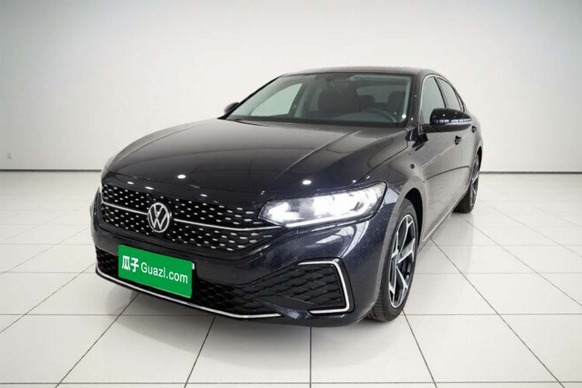 Used Volkswagen Passat 2024 380TSI Starry Dragon Edition Front Left 45 Deg