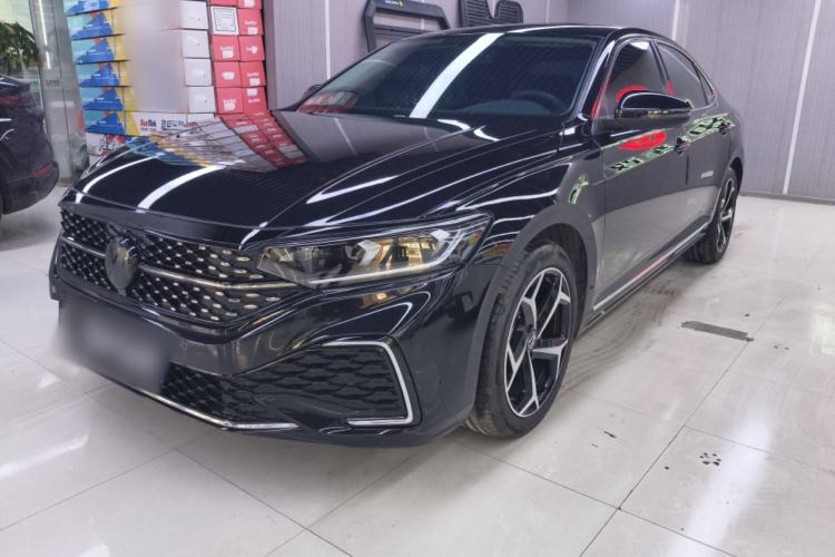 Used Volkswagen Passat 2024 380TSI Starry Dragon Edition Front Left 45 Deg