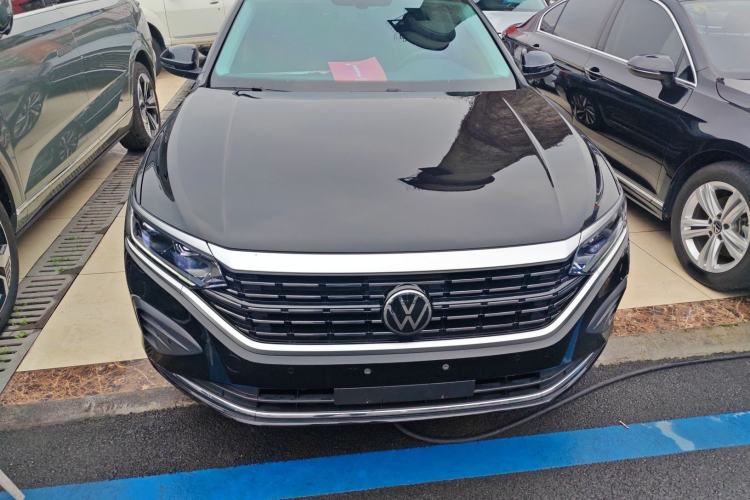 Used Volkswagen Passat 2024 380TSI Dragon Edition Front