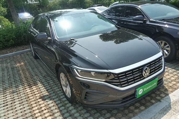 Used Volkswagen Passat 2024 280TSI Business Edition Front Right 45 Deg