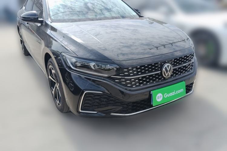 Used Volkswagen Passat 2024 380TSI Starry Dragon Edition Front Right 45 Deg