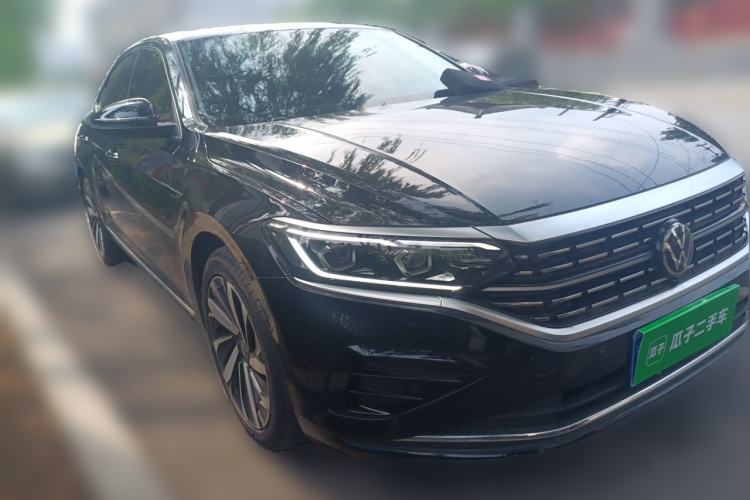 Used Volkswagen Passat 2024 380TSI Flagship Edition Front Right 45 Deg