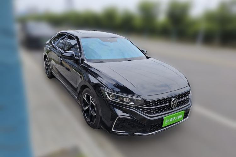 Used Volkswagen Passat 2024 380TSI Starry Dragon Edition Front Right 45 Deg