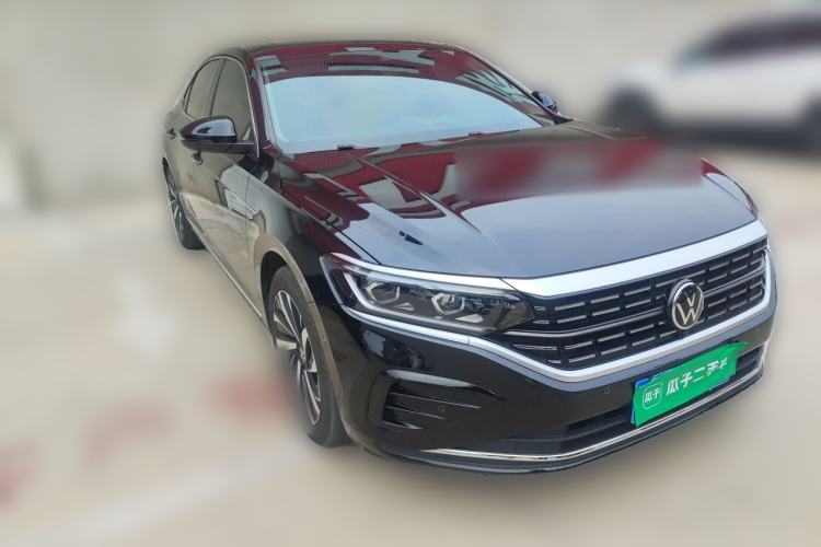 Used Volkswagen Passat 2024 380TSI Dragon Glory Edition Front Right 45 Deg