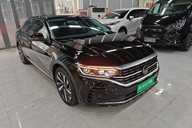 Used Volkswagen Passat 2024 380TSI Dragon Glory Edition Front Right 45 Deg