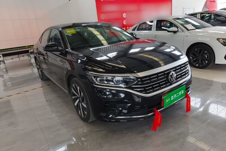 Used Volkswagen Passat 2024 380TSI Luxury Edition Front Right 45 Deg