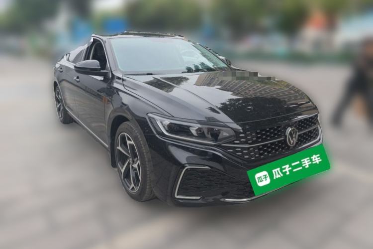 Used Volkswagen Passat 2024 380TSI Starry Dragon Edition Front Right 45 Deg