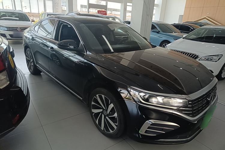 Used Volkswagen Passat 2024 330TSI Elite Edition Front Right 45 Deg