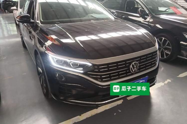Used Volkswagen Passat 2024 380TSI Luxury Edition Front Right 45 Deg
