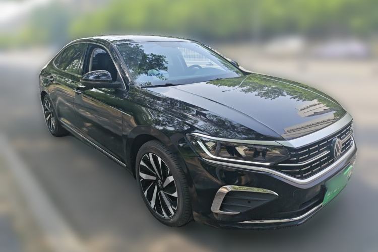 Used Volkswagen Passat 2024 380TSI Dragon Edition Front Right 45 Deg