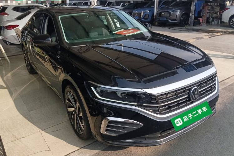 Used Volkswagen Passat 2024 330TSI Elite Edition Front Right 45 Deg