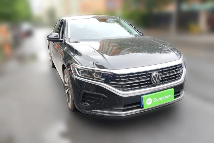 Used Volkswagen Passat 2024 380TSI Dragon Glory Edition Front Right 45 Deg