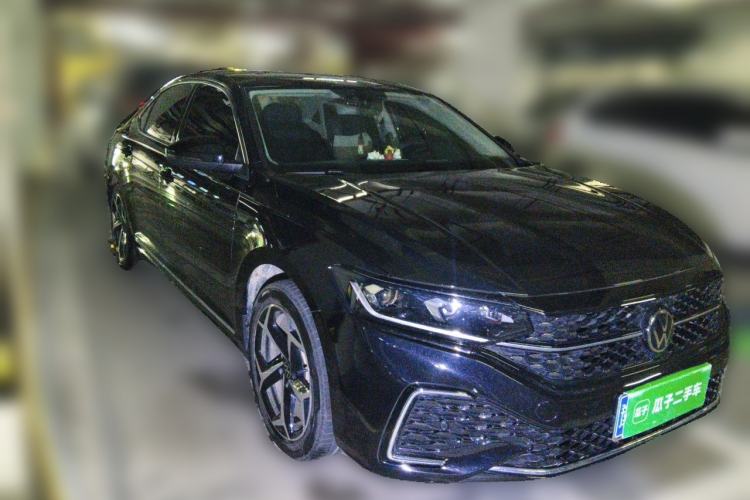 Used Volkswagen Passat 2024 380TSI Starry Elite Edition Front Right 45 Deg