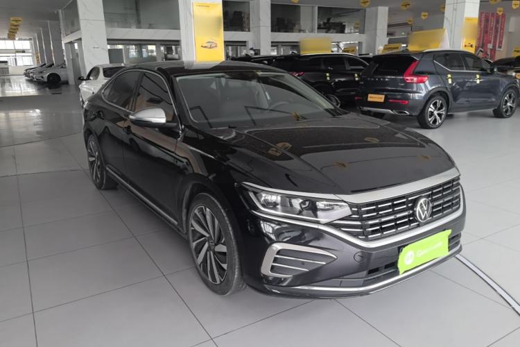 Used Volkswagen Passat 2024 330TSI Elite Edition Front Right 45 Deg