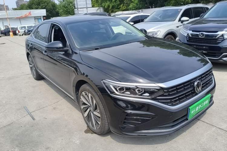 Used Volkswagen Passat 2024 380TSI Dragon Glory Edition Front Right 45 Deg