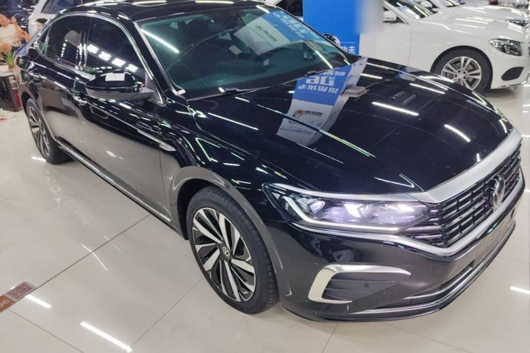 Used Volkswagen Passat 2024 380TSI Dragon Edition Front Right 45 Deg