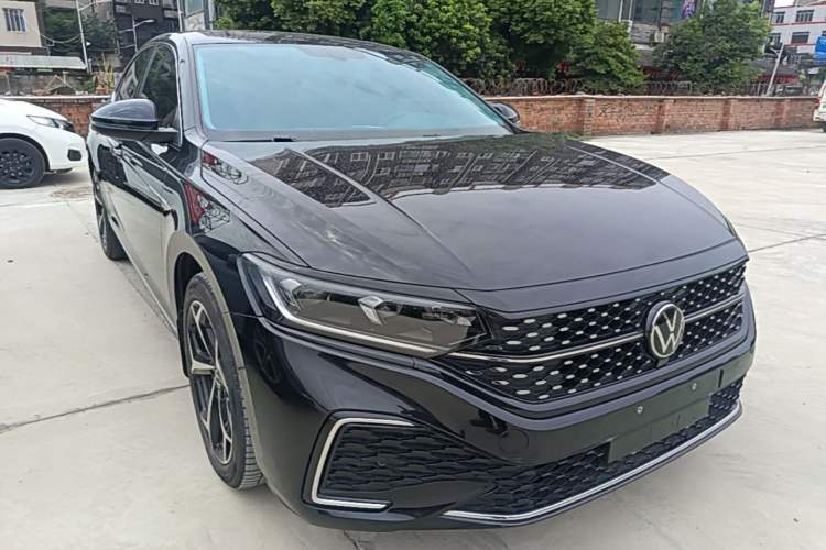 Used Volkswagen Passat 2024 330TSI Starry Elite Edition Front Right 45 Deg