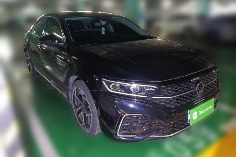 Used Volkswagen Passat 2024 380TSI Starry Luxury Edition Front Right 45 Deg