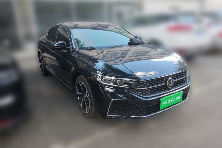Used Volkswagen Passat 2024 380TSI Dragon Glory Edition Front Right 45 Deg