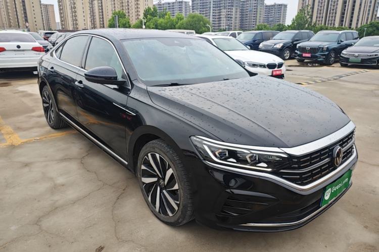 Used Volkswagen Passat 2024 380TSI Luxury Edition Front Right 45 Deg