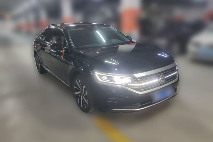 Used Volkswagen Passat 2024 380TSI Luxury Edition Front Right 45 Deg
