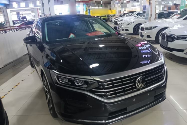 Used Volkswagen Passat 2024 380TSI Dragon Glory Edition Front Right 45 Deg