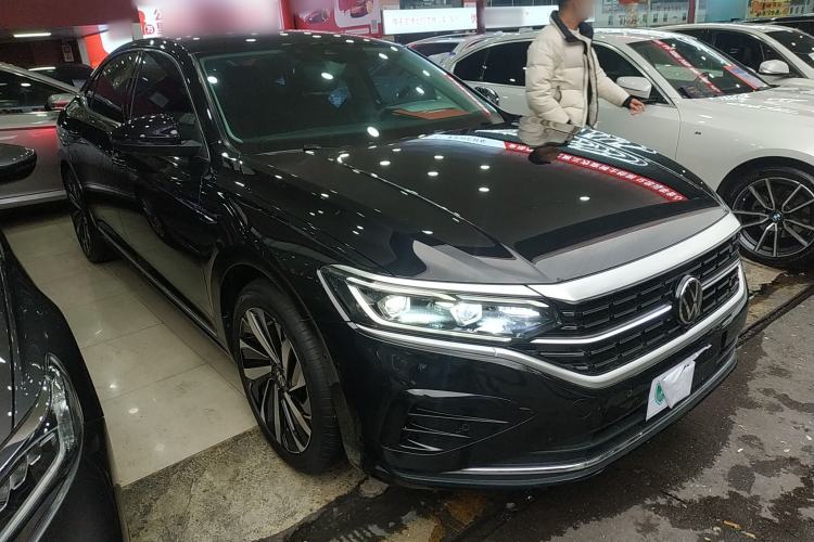 Used Volkswagen Passat 2024 380TSI Luxury Edition Front Right 45 Deg