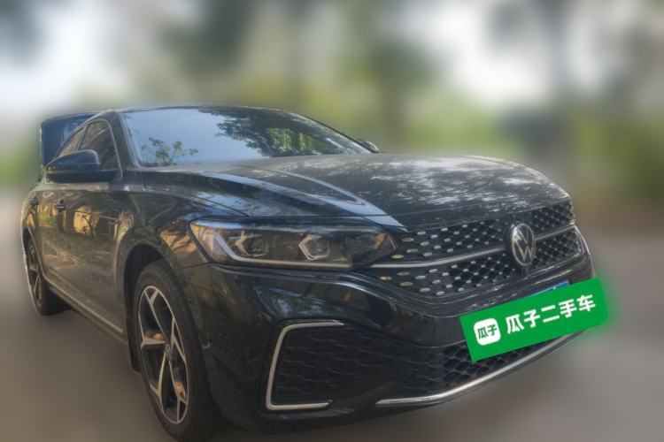 Used Volkswagen Passat 2024 380TSI Starry Luxury Edition Front Right 45 Deg
