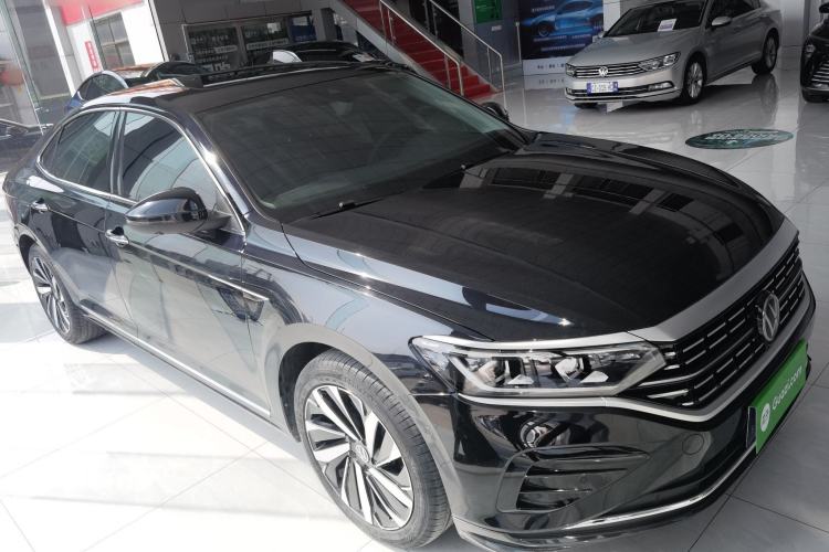 Used Volkswagen Passat 2024 380TSI Dragon Glory Edition Front Right 45 Deg