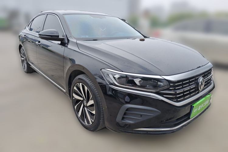 Used Volkswagen Passat 2024 380TSI Dragon Edition Front Right 45 Deg
