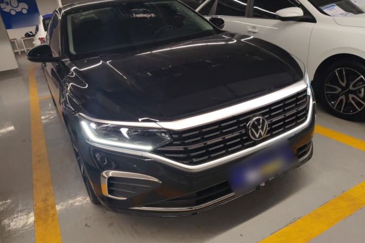 Used Volkswagen Passat 2024 380TSI Dragon Edition Front Right 45 Deg