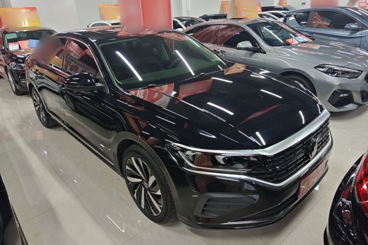 Used Volkswagen Passat 2024 380TSI Dragon Edition Front Right 45 Deg